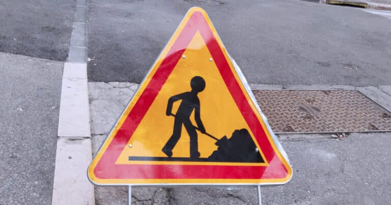 pourquoi utiliser un panneau de fléchage personnalisé